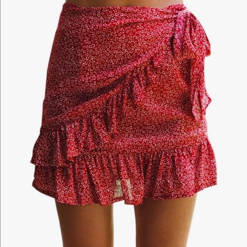 Amazon Women’s Floral Red & White Mini Skirt Size M